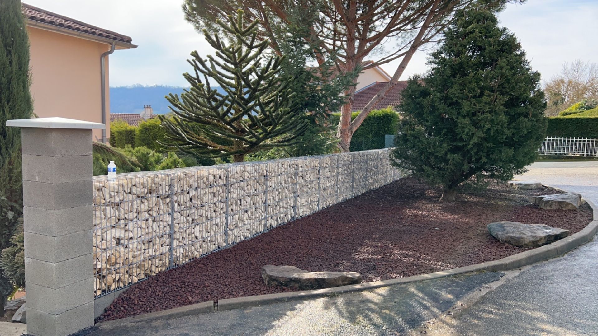 Piliers de Portail et Mur en Gabion à Chessy les Mines