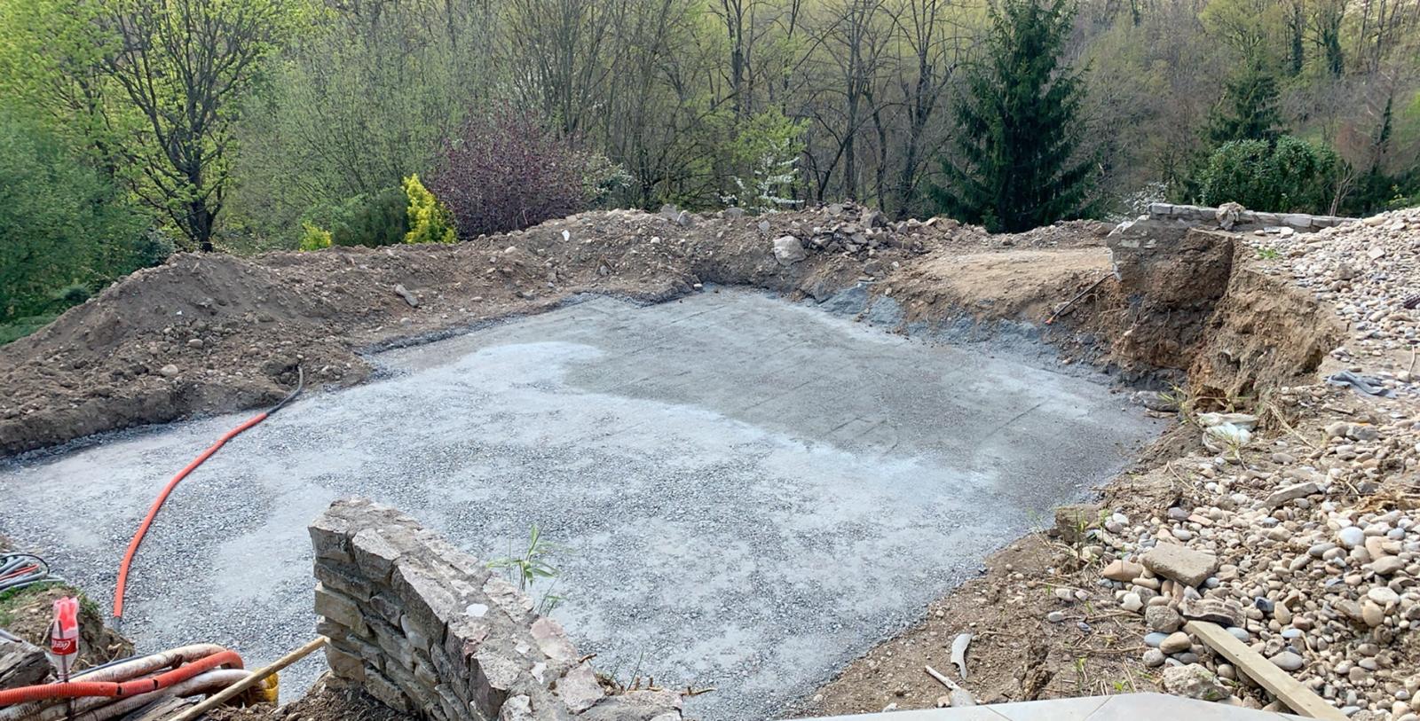 Installation de la fondation pour piscine à Francheville